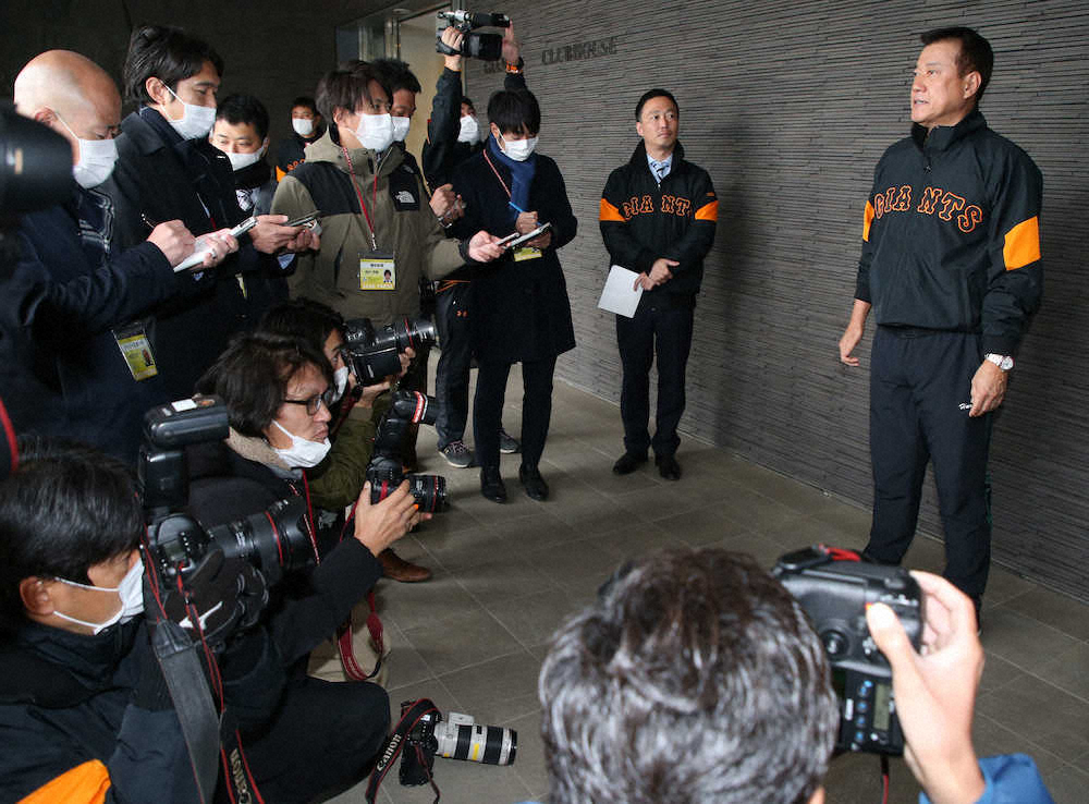 【画像・写真】報道陣に対応する原監督（撮影・森沢裕）