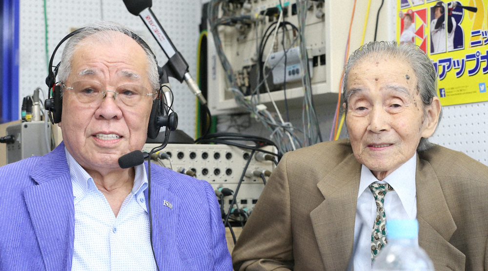 ラジオ解説する野球評論家の野村克也氏（左）と関根潤三氏