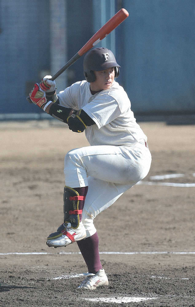 阪神の梅野は、福岡大では1年秋から6季連続ベストナインに輝き、4年春には最優秀選手に輝いた