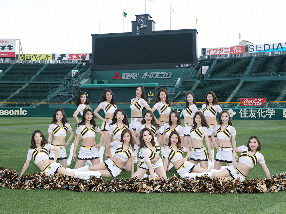 新ユニホーム姿でポーズを決める「TigersGirls」（阪神タイガース提供）