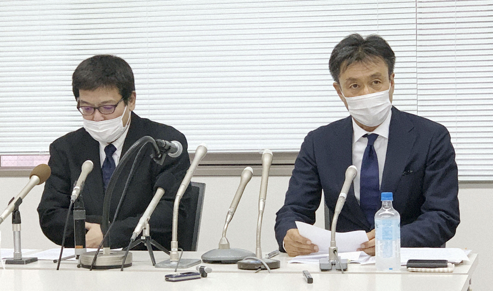 代替大会の開催断念について説明する福岡県高野連の野口理事長（右）と土田会長