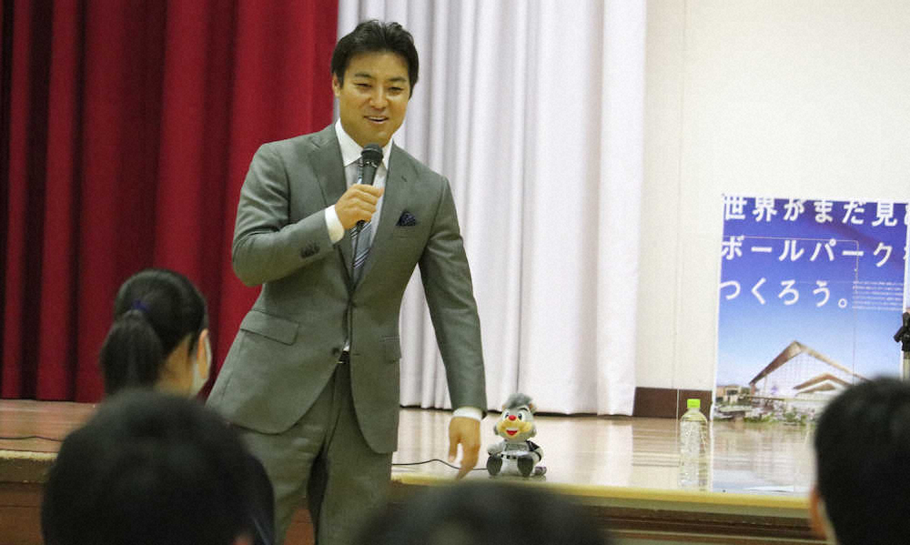 日本ハム・田中SA　中学校で特別授業「いろいろチャレンジして夢を見つけて」