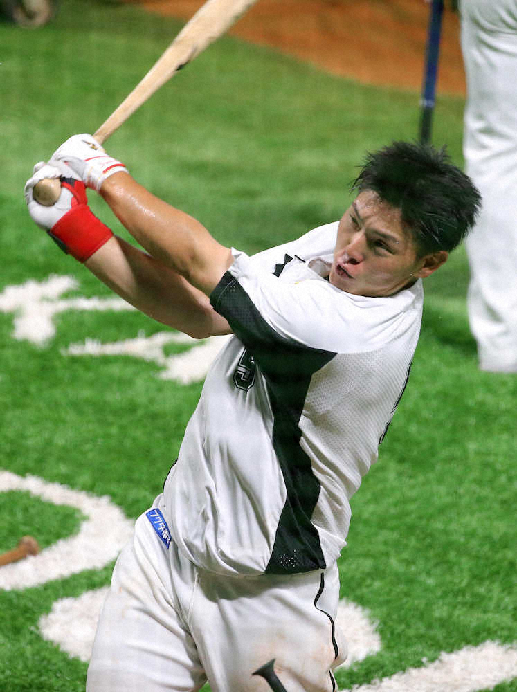 ロッテ・安田　井口監督に開幕スタメンを猛アピール　ソフトB・東浜から「僕、本塁打を打ちましたよ」