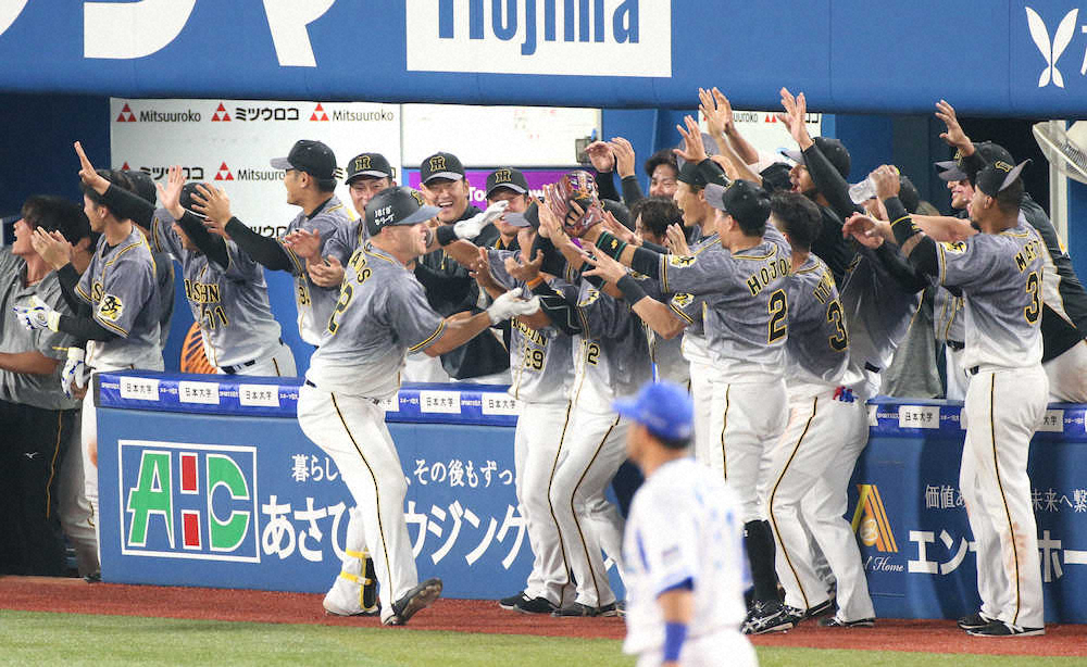 阪神・サンズ　虎初安打が決勝の逆転3ラン！敗色濃厚のチーム救い「喜びを分かち合うことは楽しいね」