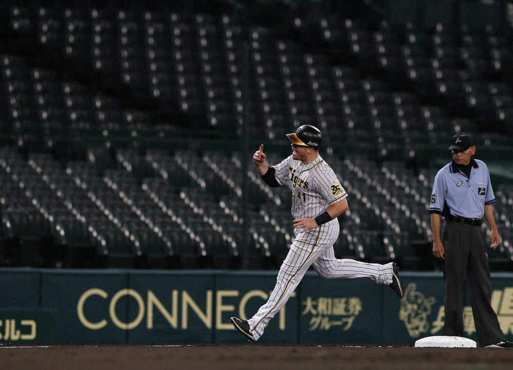 阪神・ボーア　甲子園開幕戦で特大先制アーチ！