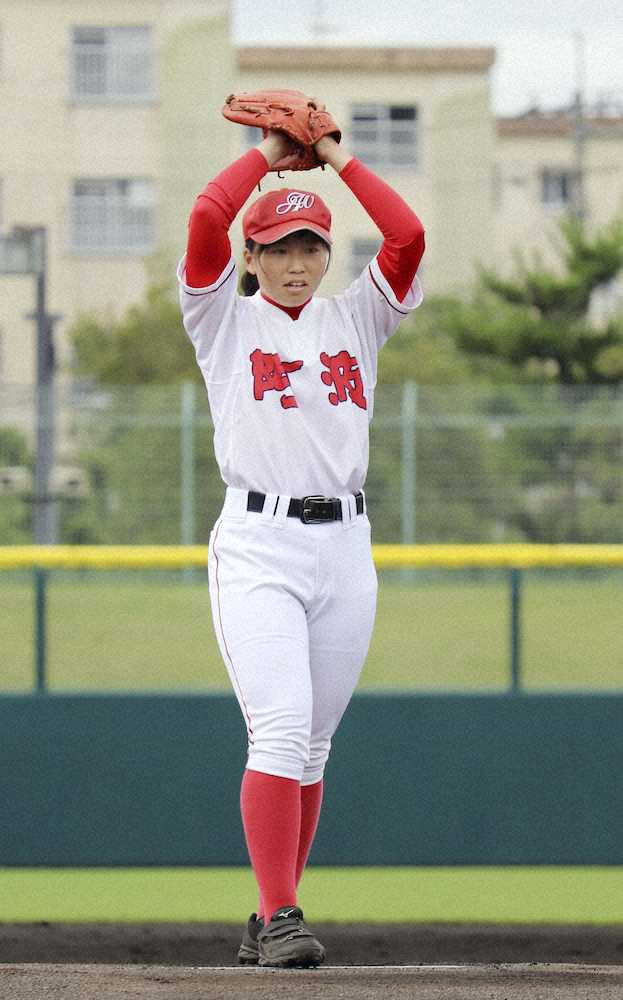 徳島開幕試合　県唯一の女子部員・吉本りりか「120点」始球式