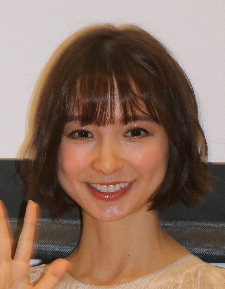 元AKB48の篠田麻里子