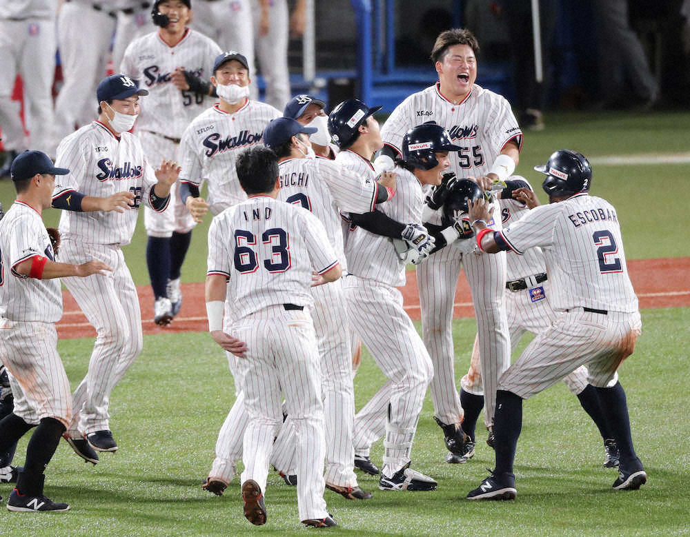 ヤクルト・川端　代打サヨナラ打！9回1死満塁「緊張して足が震えてました」