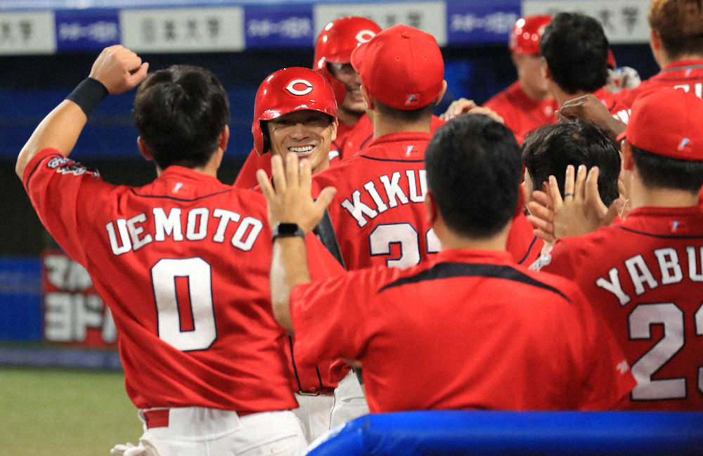 【画像・写真】広島“魔の火曜日”今季初勝利で最下位脱出！　0―3から7回長野3ラン＆8回田中広3ランで大逆転勝ち