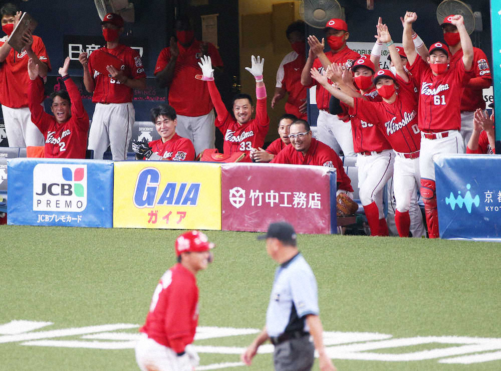 広島・長野が429日ぶり三塁打…35歳の“夏男”が魅せた快打＆激走にチームメート大盛り上がり！