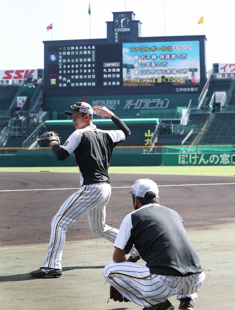 阪神　2失策から一夜…小幡らが試合前に特守