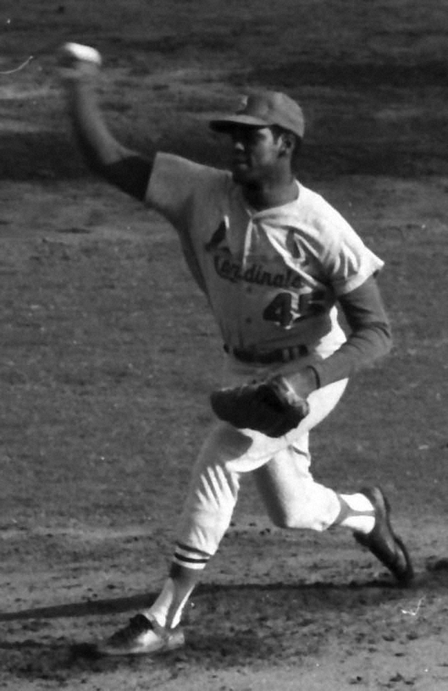 1968年日米野球第一戦　力投するボブ・ギブソンさん