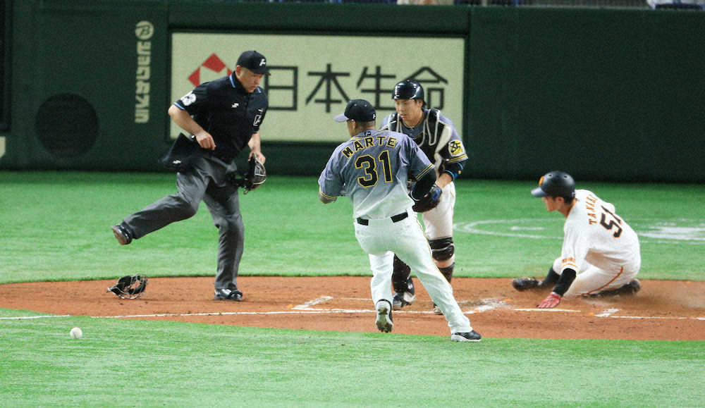 阪神・マルテ　1試合4失策でプロ野球史上初の屈辱