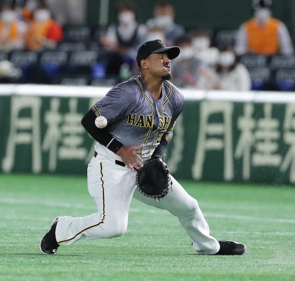 阪神「79」と“優勝する”巨人「35」の差　11年ぶり1試合5失策に一塁手ワーストの4失策