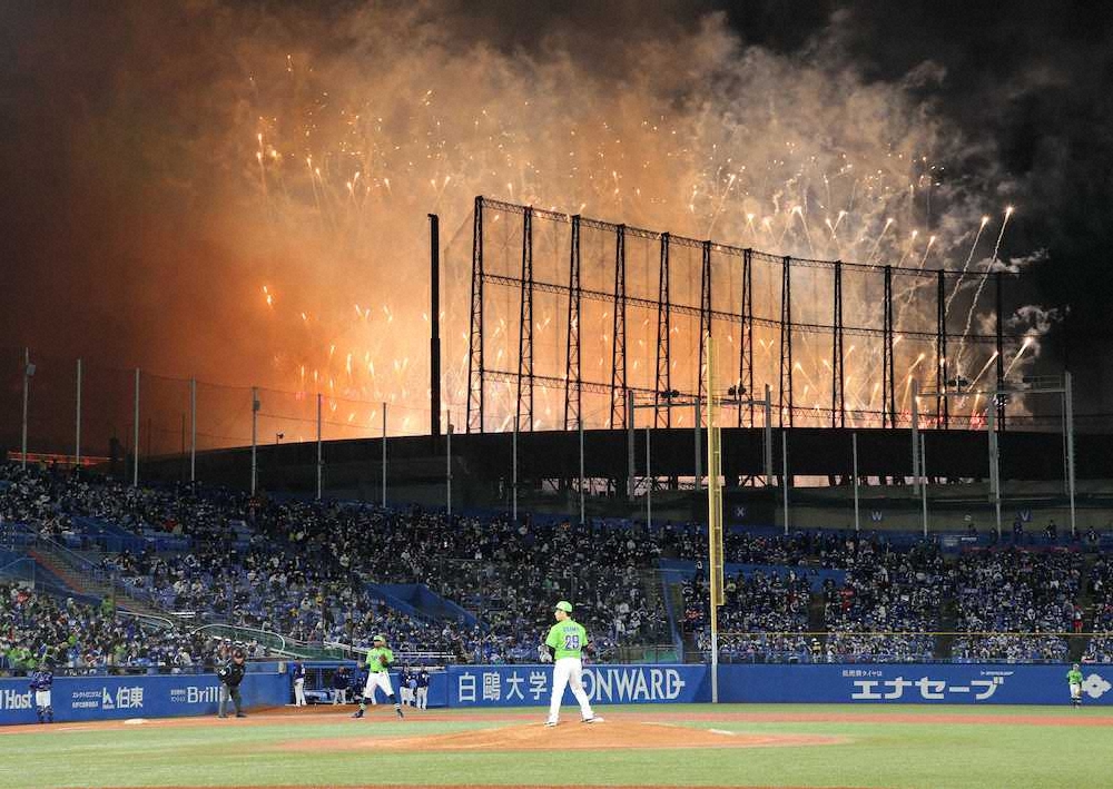 ジャニーズ事務所　プロ野球試合中断を謝罪　嵐フェス2020の収録中花火の煙と風船が侵入