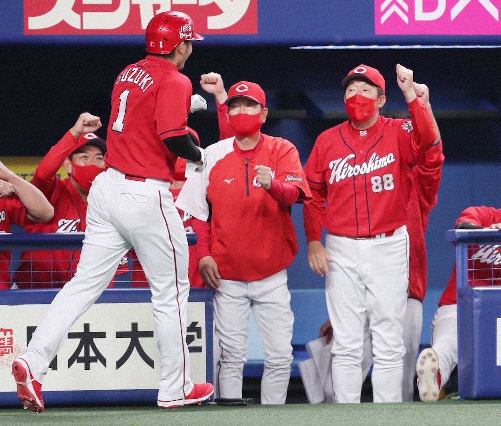 【画像・写真】広島　中日の“不敗神話”止めて3連勝！7回以降15点の猛攻見せ13安打で17点