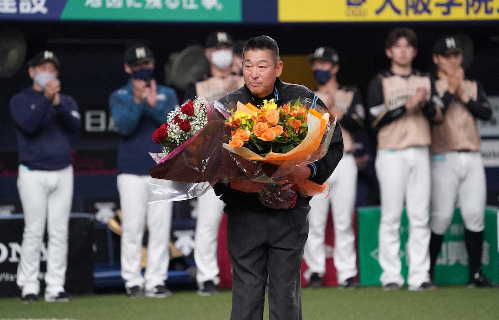 佐藤審判引退　通算2148試合「仲間と家族のおかげ」　オリックス―日本ハム戦で一塁塁審務め有終