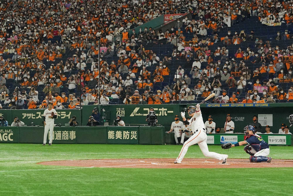 【画像・写真】巨人・坂本、2000安打達成！右打者歴代最年少記録＆球団生え抜き史上初の本拠で偉業