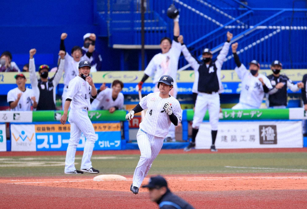 ロッテ逆転勝ちで4年ぶりCS進出決定！藤岡勝ち越し弾　西武は投手陣踏ん張り切れず