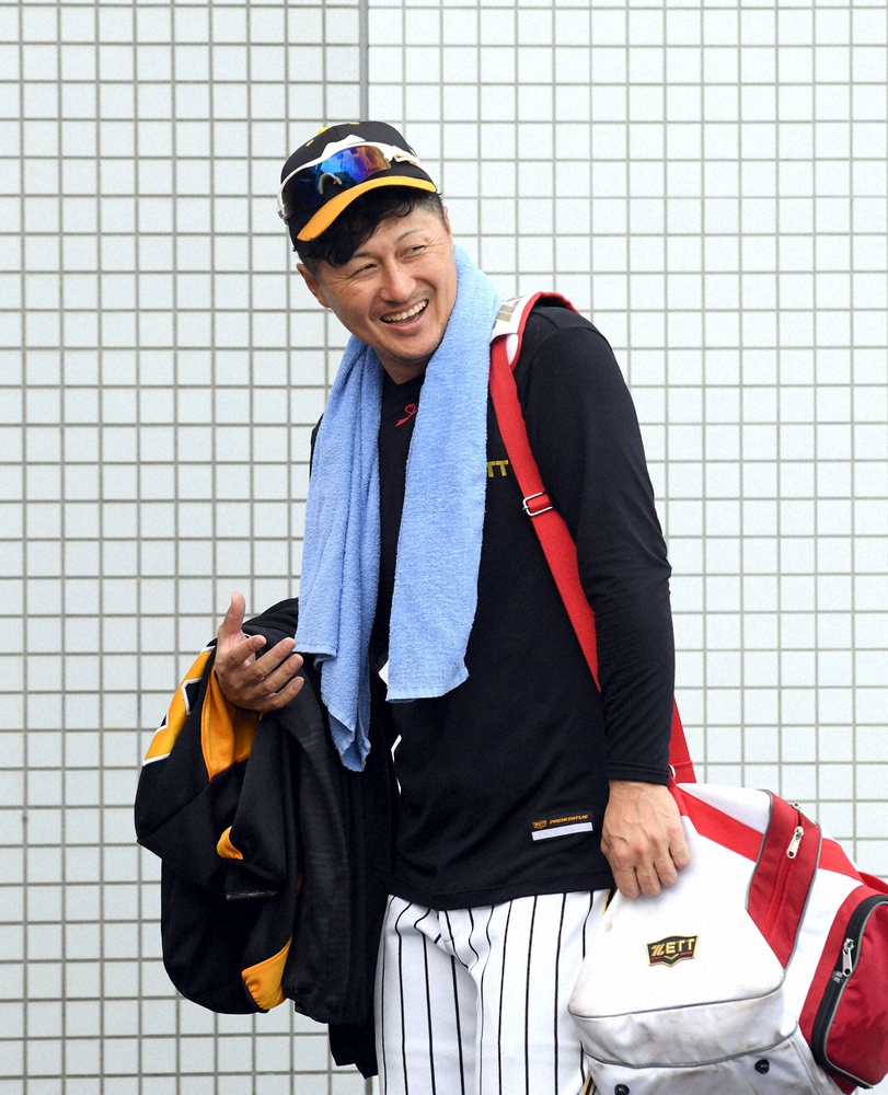 阪神・俊介　50％ダウンの1600万円減俸「来年はやるしかない。はい上がる気持ちで」