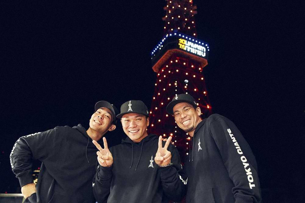 巨人・坂本　2000安打達成祝いに88年組マエケン＆秋山サプライズ登場　東京タワーをライトアップ