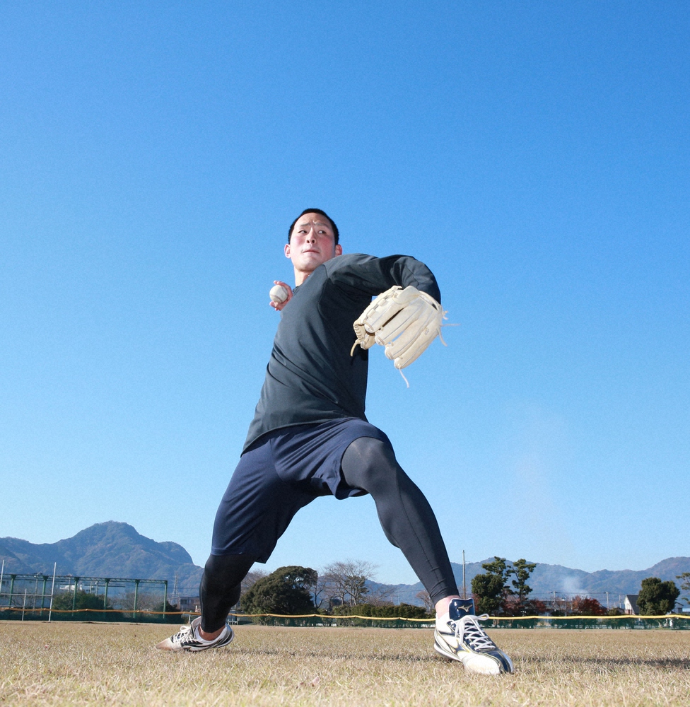 故郷の静岡でキャッチボールをする佐藤蓮