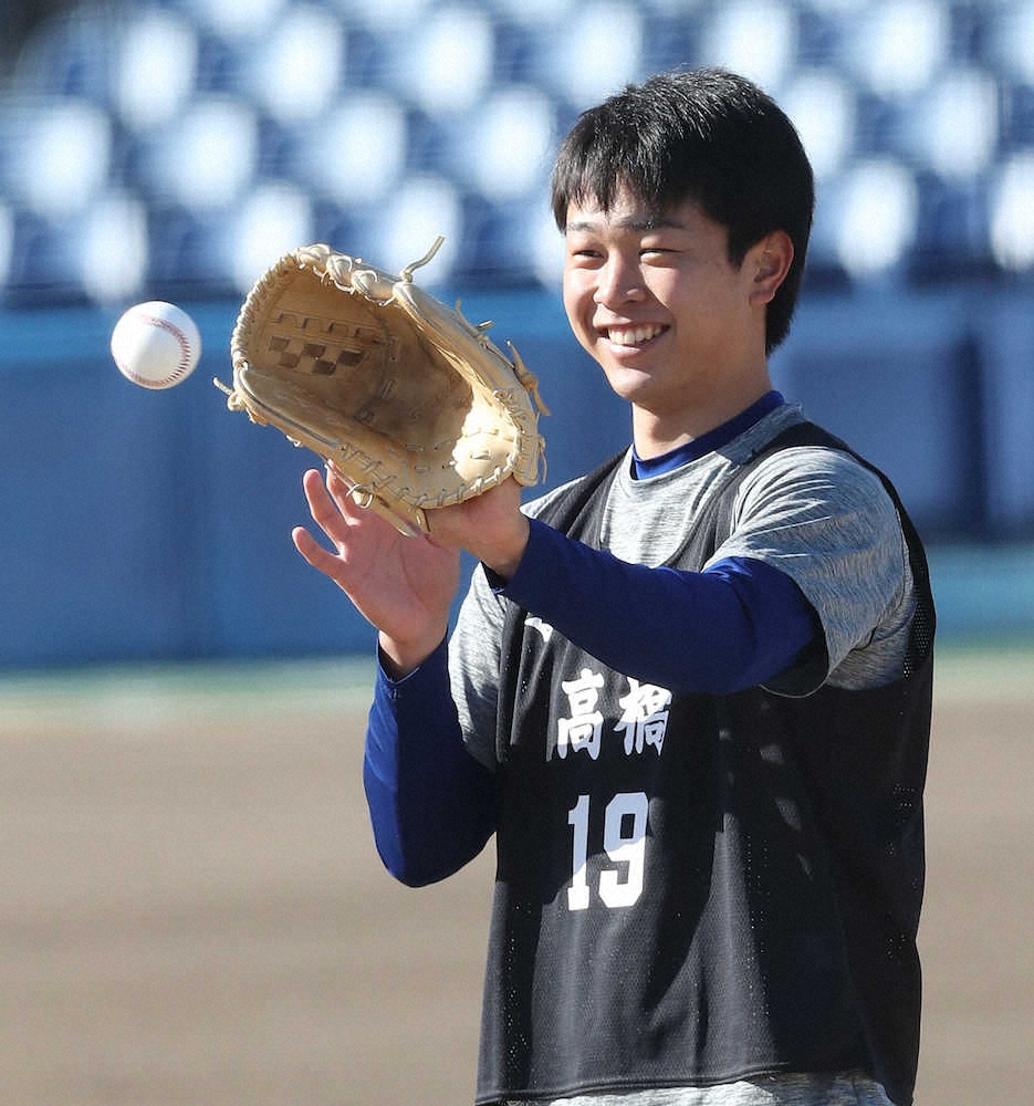 【画像・写真】「菅野グラブ」で歩むエースの道　中日・高橋宏は大先輩の道具も、勝つ投球も真似る