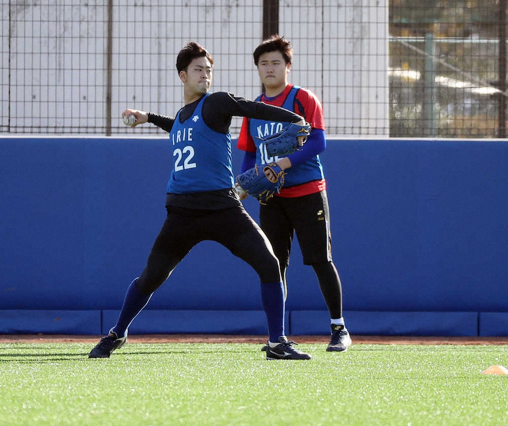 DeNAドラ1入江の2度目ブルペンに三浦監督“合格点”「今すぐ捕手を座らせてもいい」