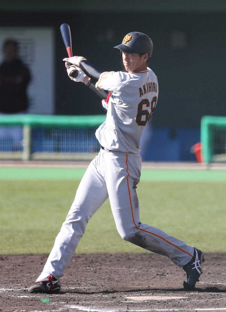 巨人2メートル新人・秋広　「大」きなプロ第一歩！初実戦で2安打1盗塁