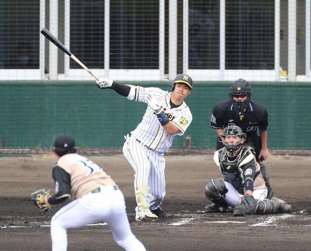 “さすがドラ1”阪神・佐藤輝　初の対外試合でいきなり初安打