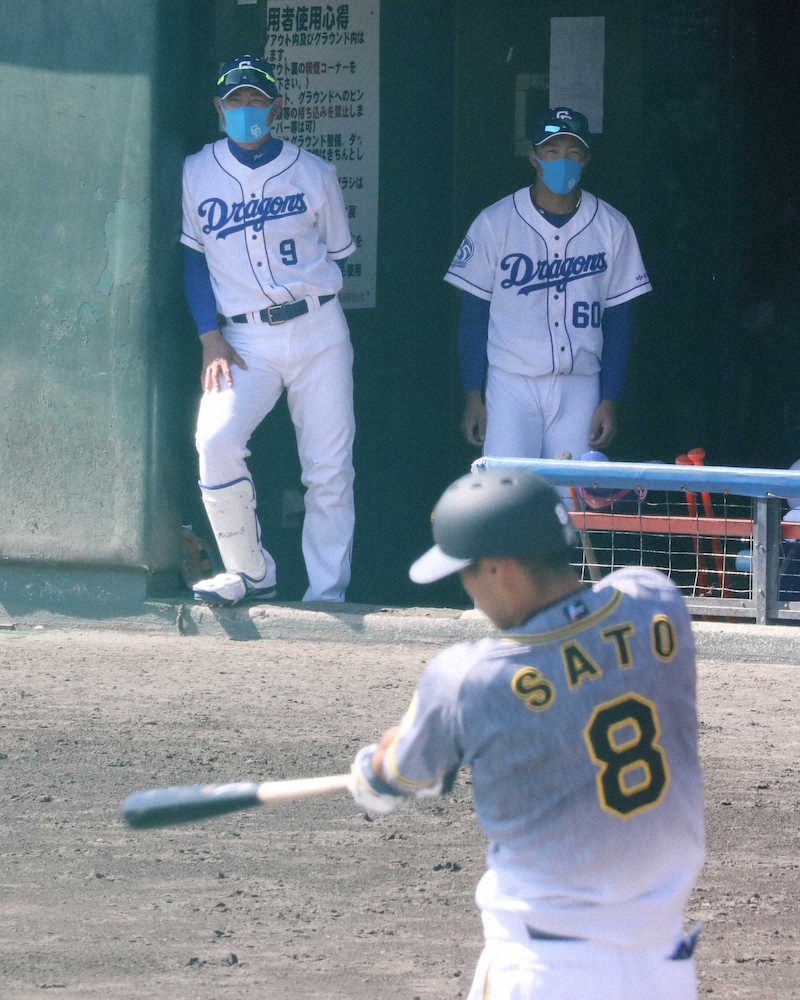 プレーで示したベテランの健在　中日・福留が今春初実戦　背番号8の「後継」佐藤輝に賛辞