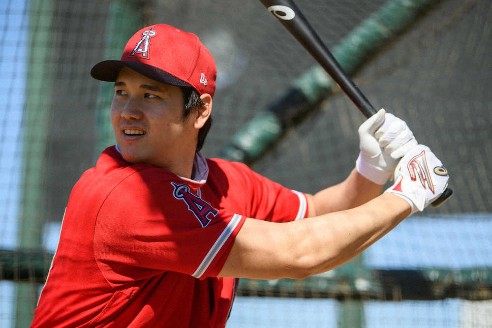 エンゼルス・大谷　今季初居残り屋外フリー打撃　新フォームで右翼後方へ特大弾