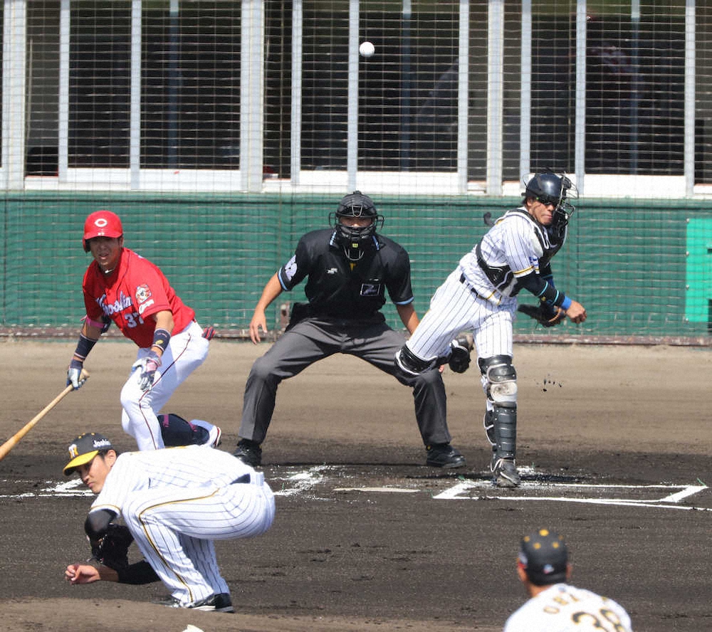 「梅ちゃんバズーカ」は今年も健在　阪神・梅野、2度の好送球で藤浪をアシスト
