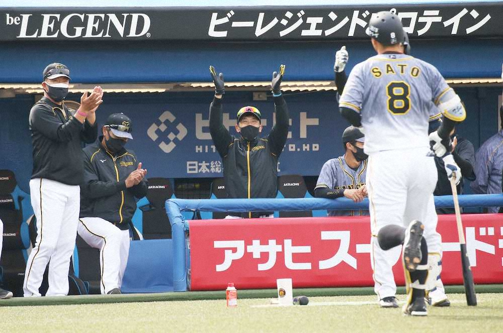自身もプロ初安打が本塁打の阪神・矢野監督「俺と比べるなよ。レベルが違う」　佐藤輝を絶賛