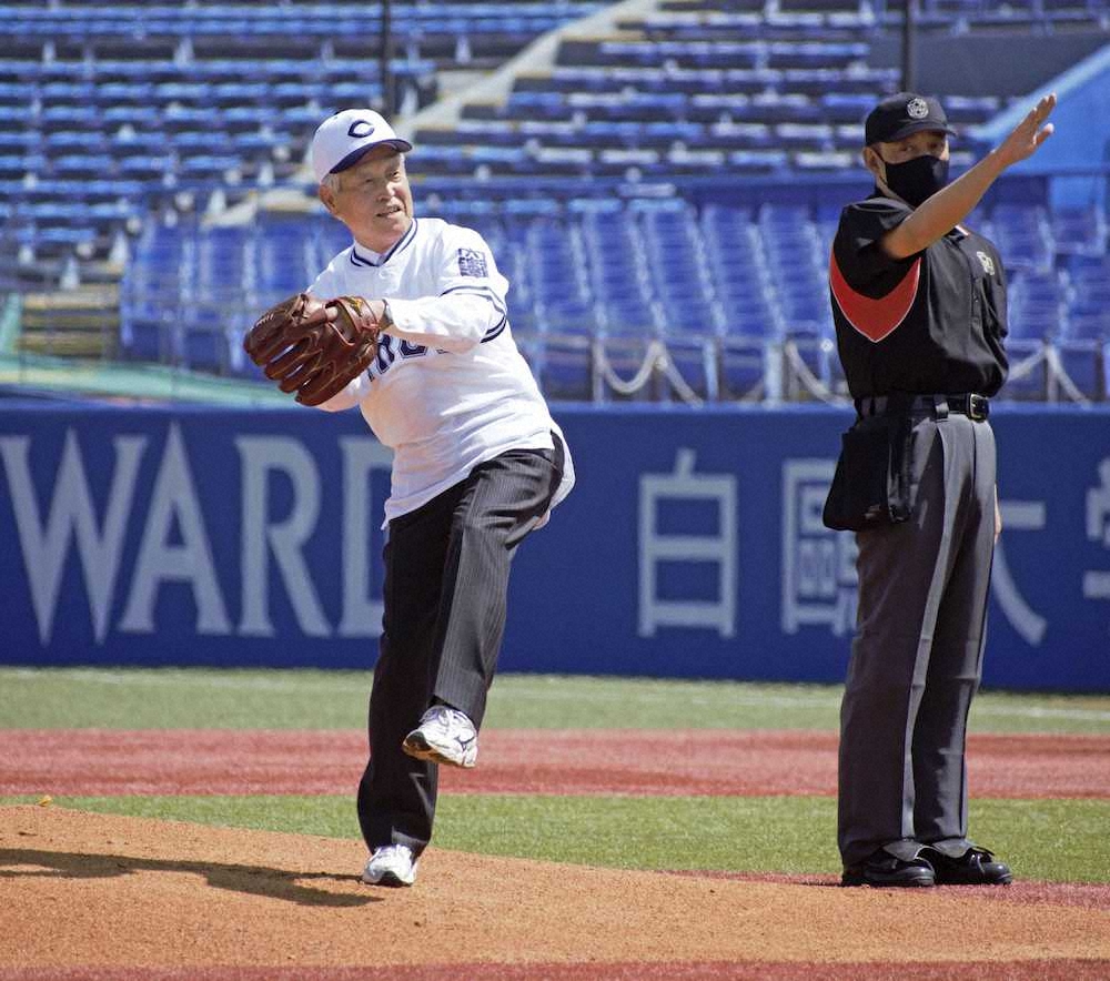 野球殿堂で特別表彰の川島勝司氏「光栄」中大ユニで始球式