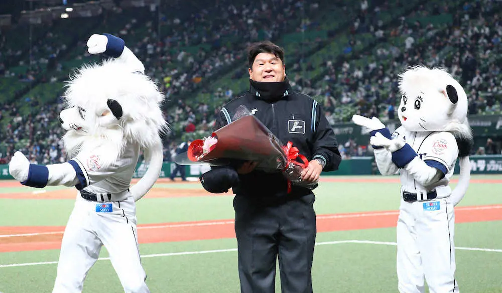NPB　敷田審判員が1500試合出場　独特の「卍ポーズ」で野球ファンに人気