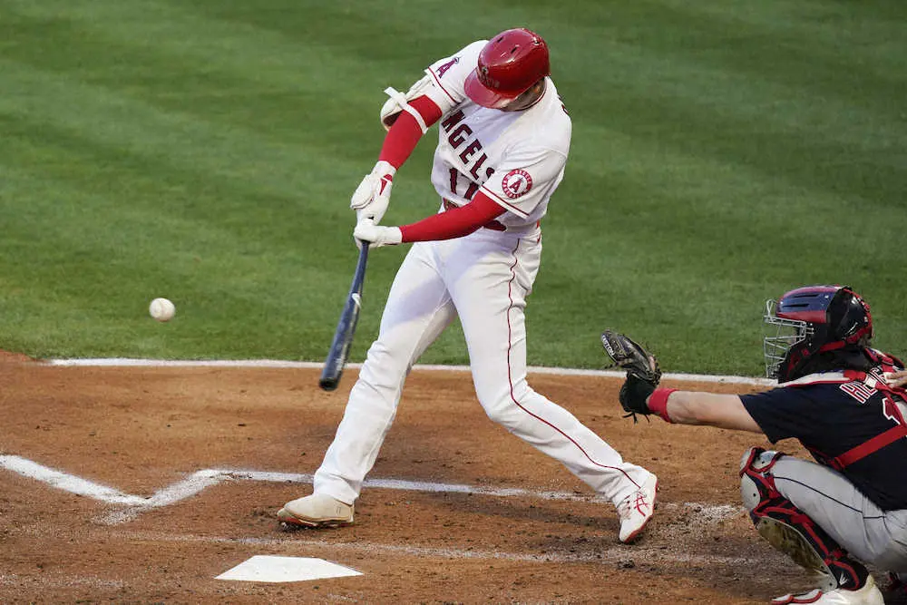 【画像・写真】大谷翔平　両リーグトップ独走14号ソロ！3年ぶり3度目の3戦連発 外角直球を134メートル中越え弾