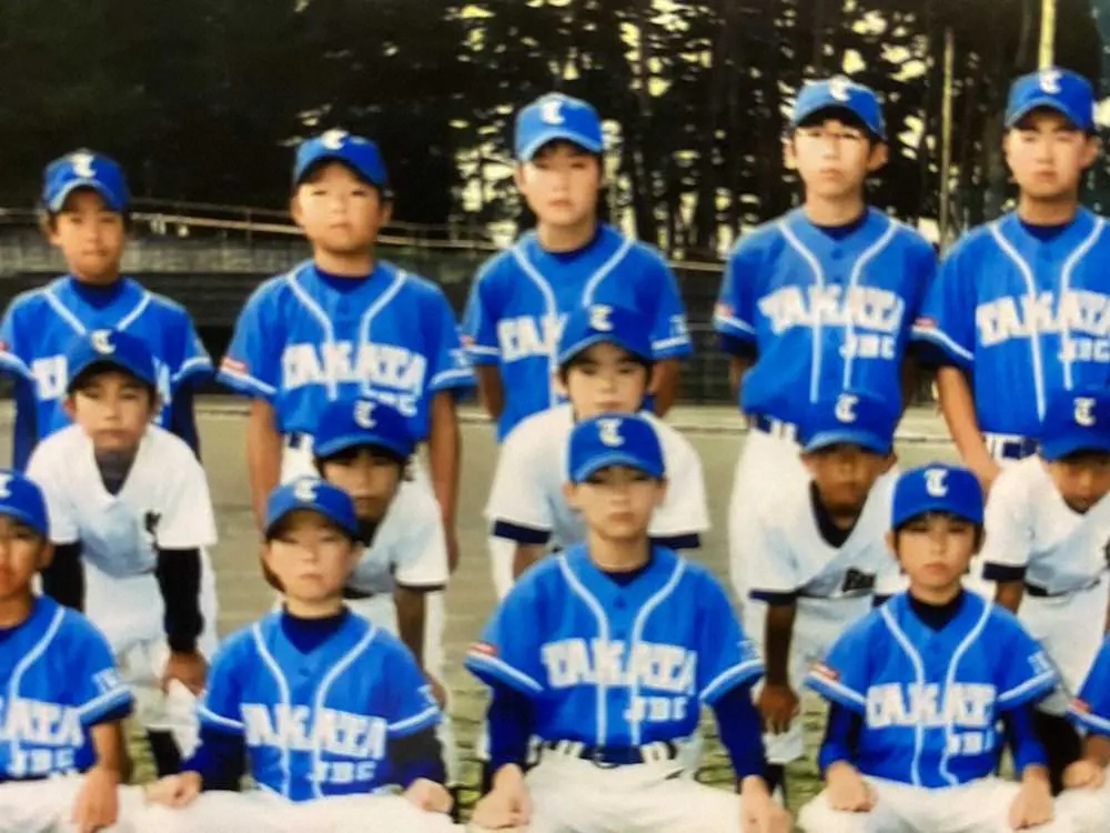 高田野球スポーツ少年団時代の佐々木朗（中列中央）