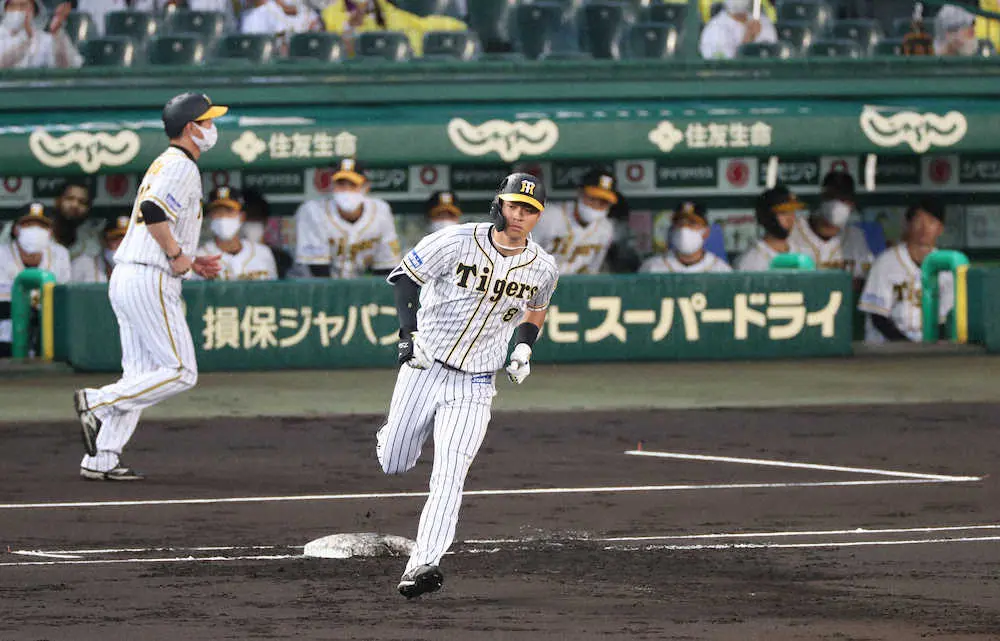 阪神・佐藤輝が交流戦新人最多タイの4本塁打　甲子園で1カ月ぶりの快音