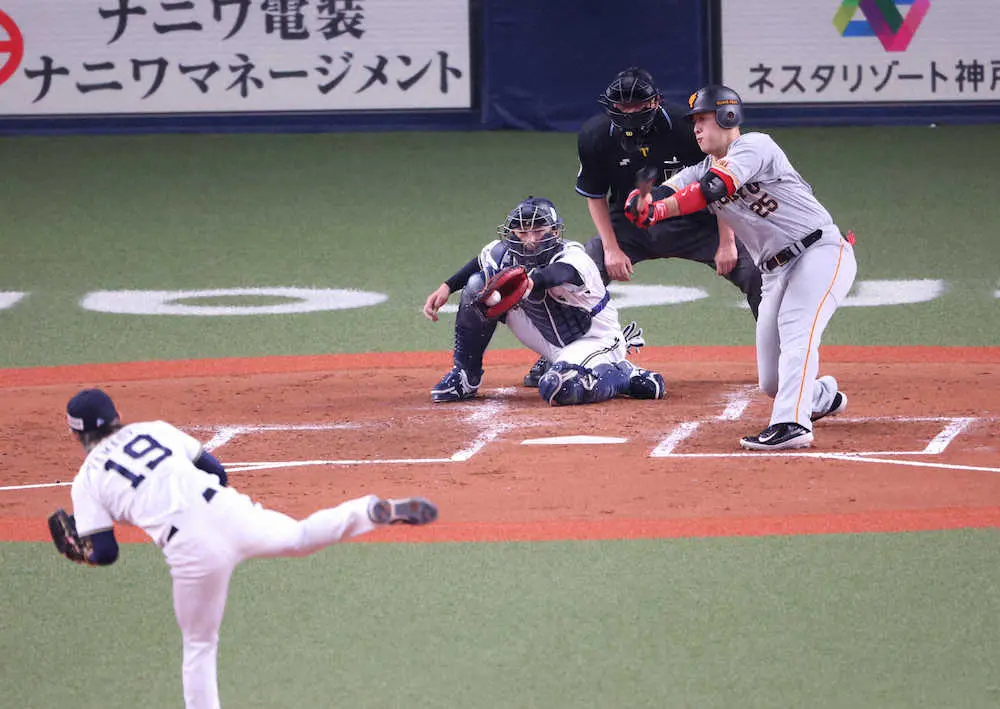 巨人・岡本和が20打席連続ノーヒット　初めて4番に座った試合で本塁打した山岡から3打席連続三振