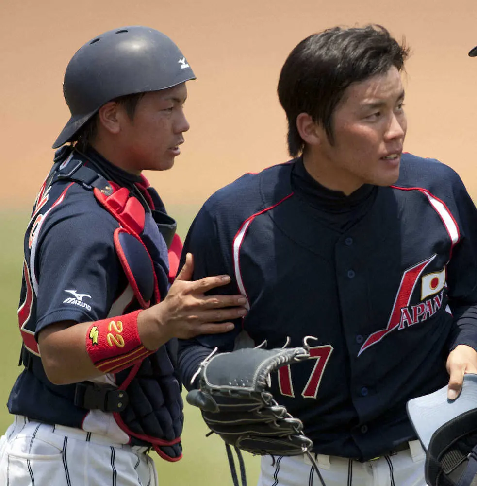 11年、日米大学野球に出場した梅野（左）