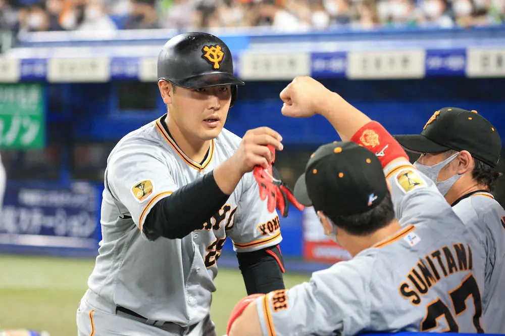 【画像・写真】巨人　ヤクルト撃破し2位浮上!岡本和の20号3ランなど一発攻勢で“苦手”41歳・石川を攻略