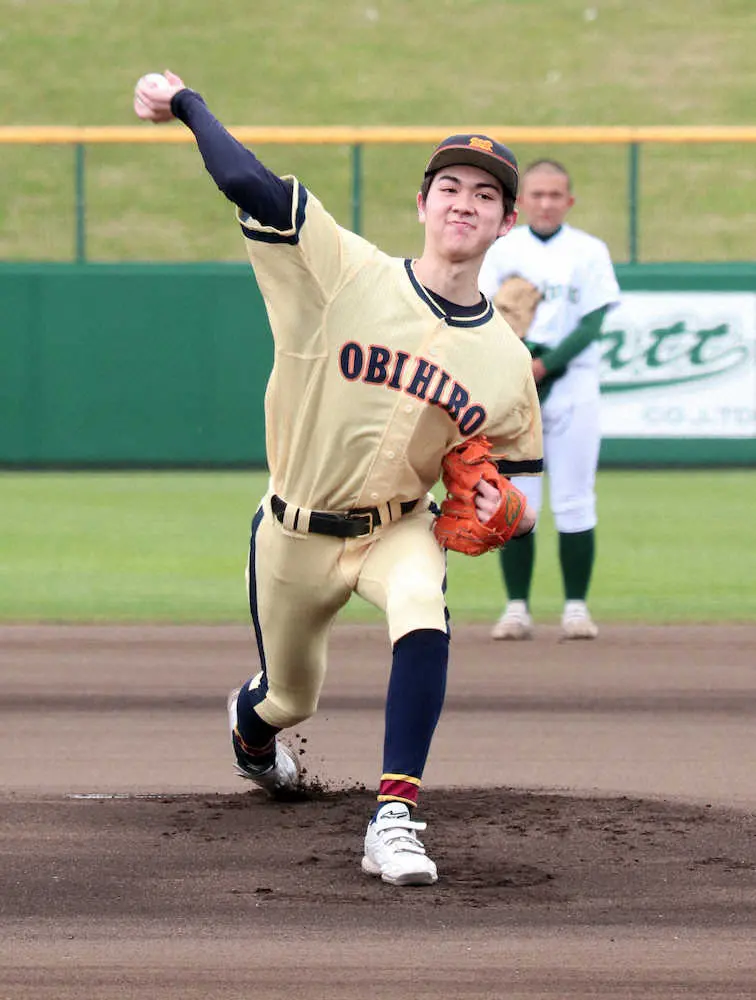 帯広農　昨夏のエース・井村塁さんが始球式「野球の楽しさを実感」