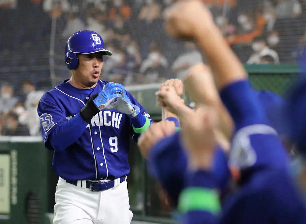 中日・福留が古巣復帰後、初本塁打「よく飛んでくれた」　松坂引退発表の日に球界最年長が健在示す