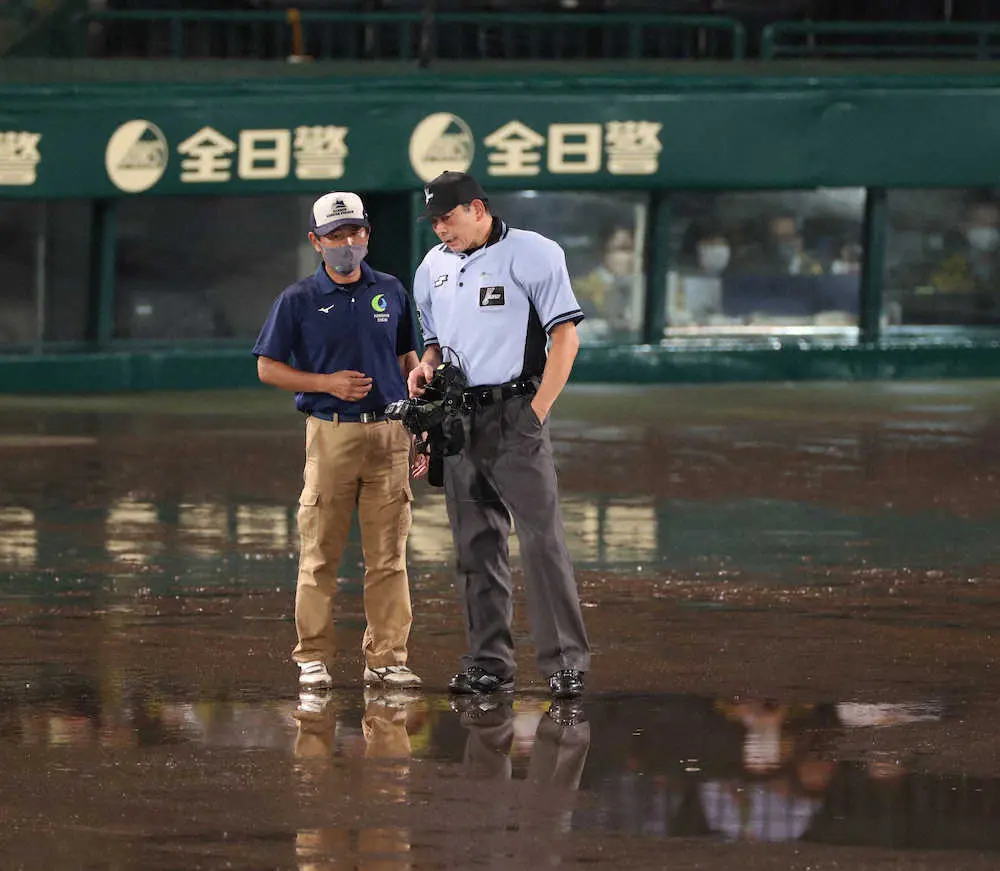 【画像・写真】【内田雅也の追球】甲子園の魔物が明暗を分けた　跳ねないゴロを捕った阪神、後逸した巨人