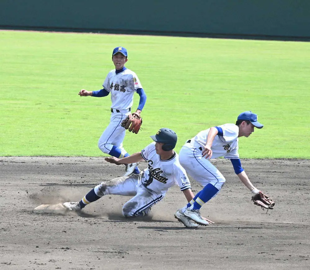 【画像・写真】東京学館・粟飯原　快足3盗塁　11球団スカウト陣高評価「三拍子そろっている」