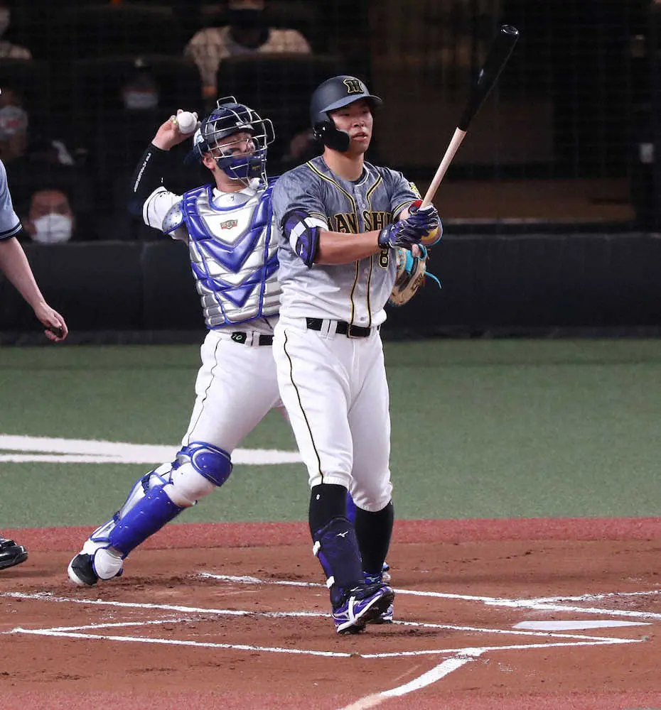 【画像・写真】阪神・佐藤輝　球宴初打席は豪快に三振！　オリックス・由伸の153キロにフルスイング