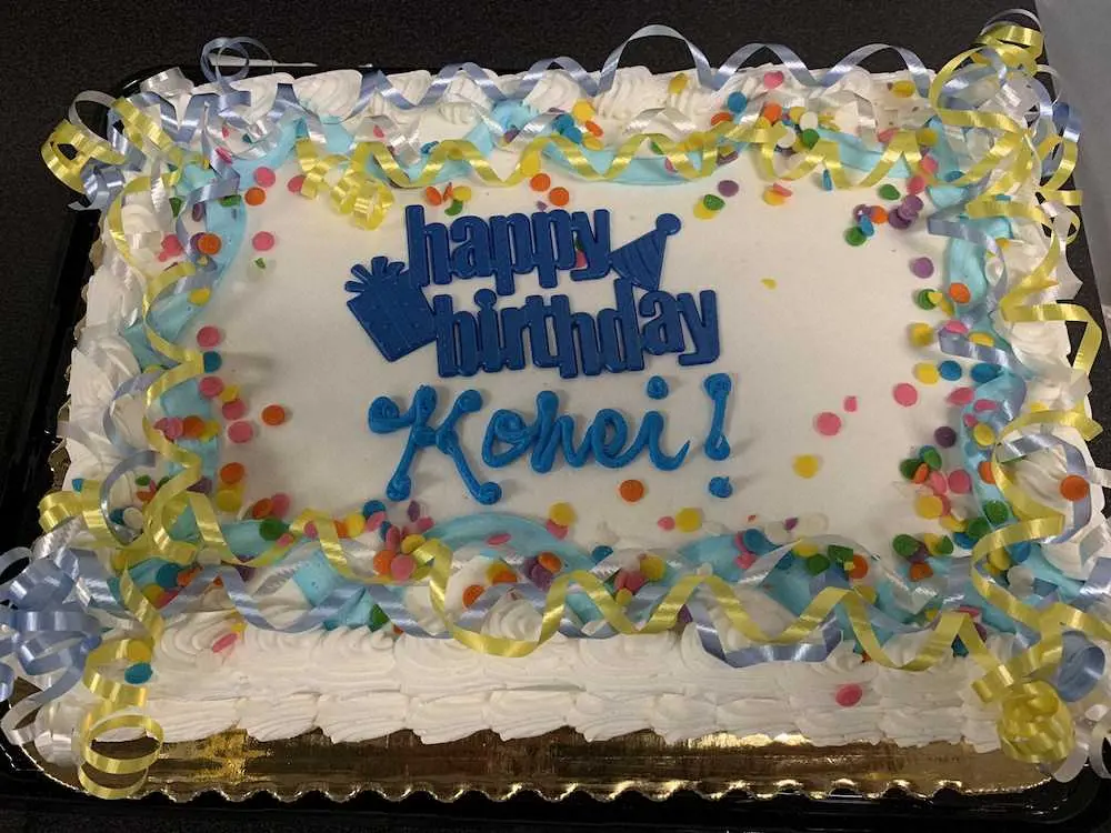 8月11日はチームから「happy　birthday　Kohei！」と記された誕生日ケーキで祝われた（本人提供）
