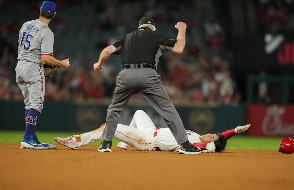 【画像・写真】大谷翔平　23個目の盗塁ならず、セーフかと思いきや勢い余ってタッチアウト