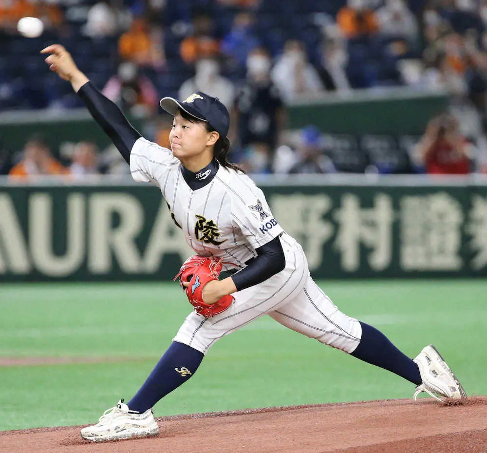 女子高校野球日本一　神戸弘陵のエース・島野が始球式　巨人戦の東京ドームで見事な投球